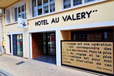 هتل Au Valery