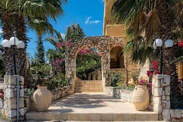 هتل Creta Vitalis