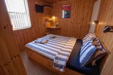 هتل Discovery Accommodation
