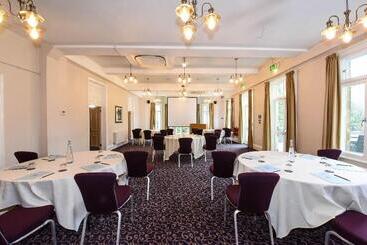 هتل Halifax Hall