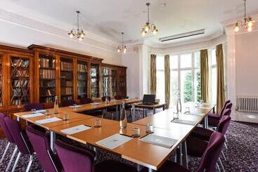 هتل Halifax Hall