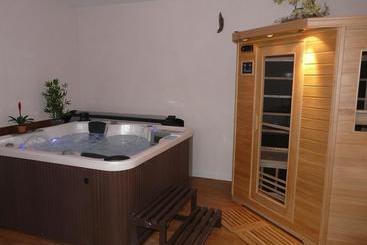 Отель Hôtel Beau Soleil