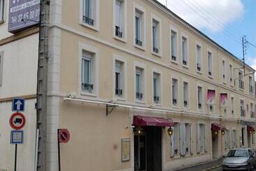 هتل Hôtel Des Couronnes Châteaudun