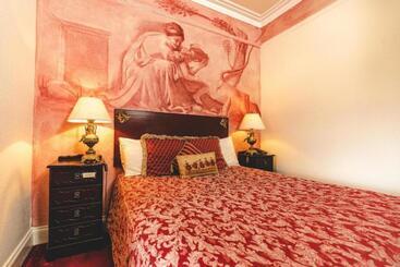 هتل Rayanne House