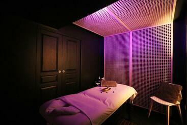 هتل Rock Noir & Spa