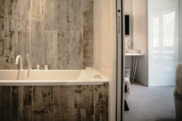 هتل Rock Noir & Spa