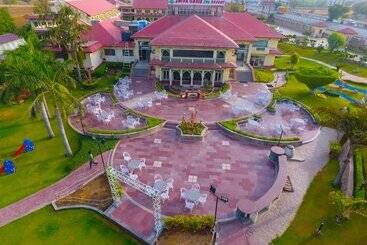 Hotel Shiva Oasis Resort
