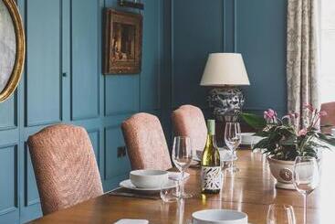 هتل The Clive Arms