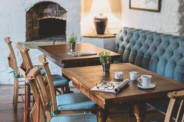 هتل The Clive Arms