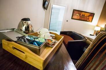 The Duke Of Edinburgh Hotel & Bar