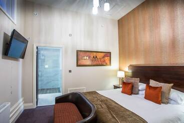 The Duke Of Edinburgh Hotel & Bar