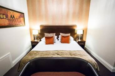 The Duke Of Edinburgh Hotel & Bar