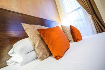The Duke Of Edinburgh Hotel & Bar