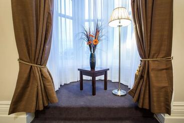 The Duke Of Edinburgh Hotel & Bar
