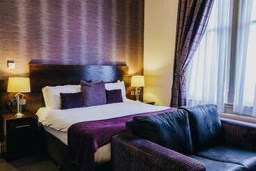 The Duke Of Edinburgh Hotel & Bar