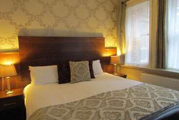 The Duke Of Edinburgh Hotel & Bar