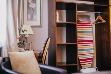 The Duke Of Edinburgh Hotel & Bar