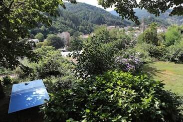هتل Villa Aimée Luxury Apartments With Heated Pool