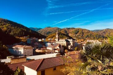 هتل Villa Aimée Luxury Apartments With Heated Pool