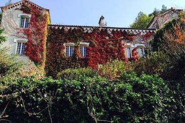 هتل Villa Aimée Luxury Apartments With Heated Pool