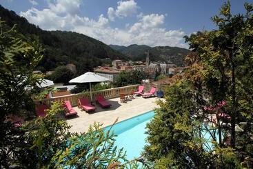 هتل Villa Aimée Luxury Apartments With Heated Pool