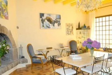 هتل Villa Aimée Luxury Apartments With Heated Pool