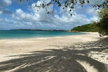 Breeze By The Sea - Antigua-Five Islands