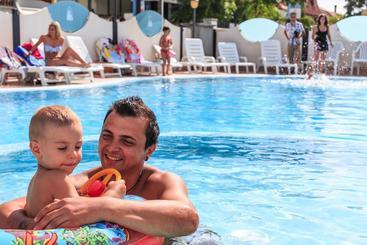هتل Adriatico Family Village
