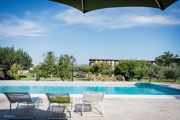 هتل Agriturismo La Meridiana