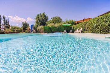 هتل Agriturismo La Mora