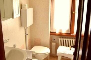 هتل Albergo Casa Este