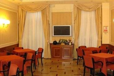 هتل Albergo Corona