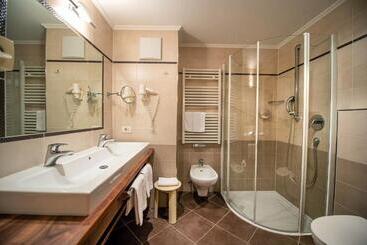 هتل Astor Suites B&b