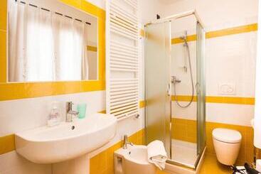 هتل B&b Lori