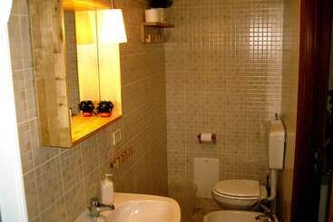 هتل Bed & Breakfast Villa Mena