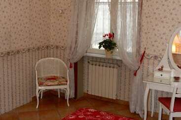 هتل Bed & Breakfast Villa Mena