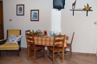 هتل Bed & Breakfast Villa Mena