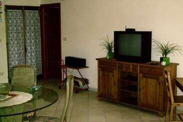 هتل Bed & Breakfast Villa Mena