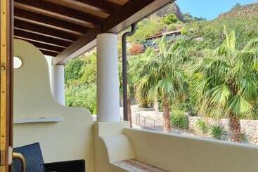 هتل Borgo Eolie