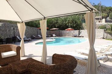 هتل Borgo Eolie