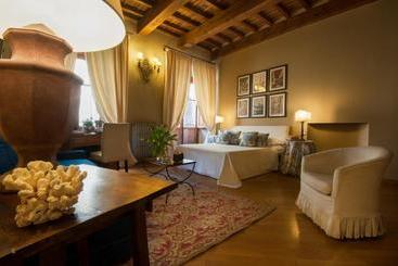 هتل Capri Moon Guest House