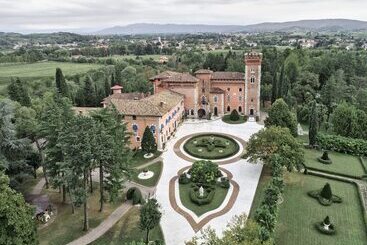 هتل Castello Di Spessa   Residenze D Epoca