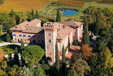 هتل Castello Di Spessa   Residenze D Epoca