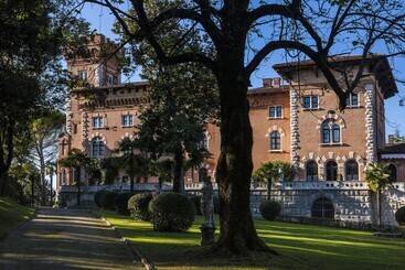 هتل Castello Di Spessa   Residenze D Epoca