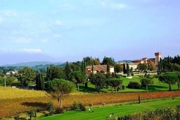هتل Castello Di Spessa   Residenze D Epoca