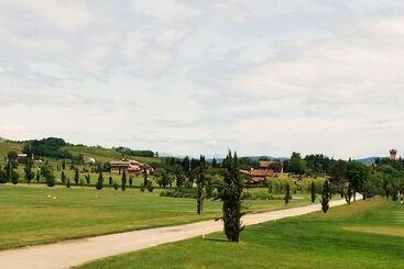 هتل Castello Di Spessa   Residenze D Epoca