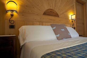 Laghetto Alpine Hotel & Restaurant
