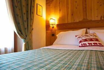 Laghetto Alpine Hotel & Restaurant