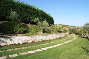 هتل Masseria Santa Lucia