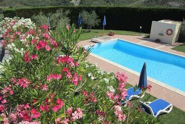 هتل Masseria Santa Lucia